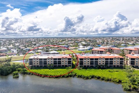 Copropriété à vendre à Punta Gorda, Floride: 3 chambres, 217.21 m2 № 1262299 - photo 2