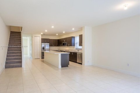 Adosado en venta en Miami Lakes, Florida, 4 dormitorios, 177.26 m2 № 1325312 - foto 9