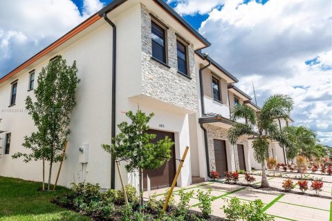 Adosado en venta en Miami Lakes, Florida, 4 dormitorios, 177.26 m2 № 1325312 - foto 2