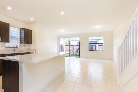 Adosado en venta en Miami Lakes, Florida, 4 dormitorios, 177.26 m2 № 1325312 - foto 4