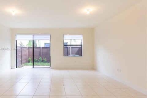 Touwnhouse à vendre à Miami Lakes, Floride: 4 chambres, 177.26 m2 № 1325312 - photo 11