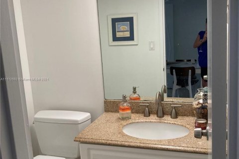 Condo in Miami Beach, Florida, 1 bedroom  № 7052 - photo 7