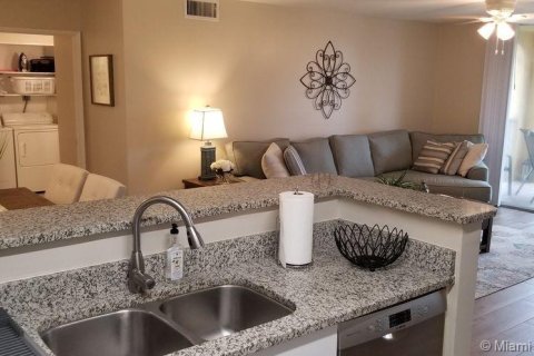 Condo in Aventura, Florida, 2 bedrooms  № 9999 - photo 9