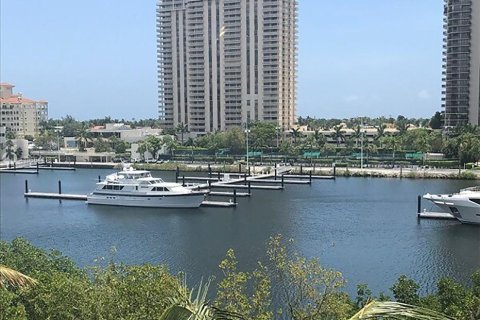 Condominio en alquiler en Aventura, Florida, 2 dormitorios, 109.62 m2 № 9999 - foto 5