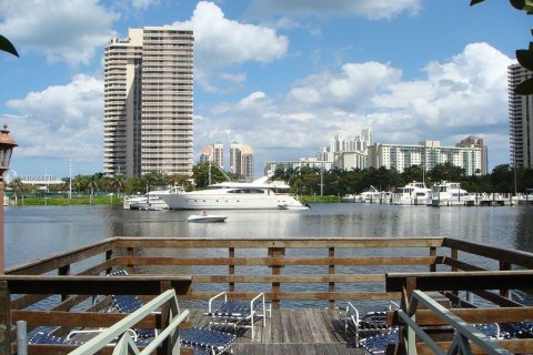 Condominio en alquiler en Aventura, Florida, 2 dormitorios, 109.62 m2 № 9999 - foto 24