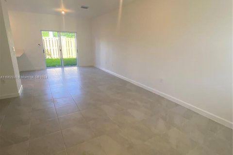 Townhouse in Homestead, Florida 3 bedrooms, 123.65 sq.m. № 1372436 - photo 14