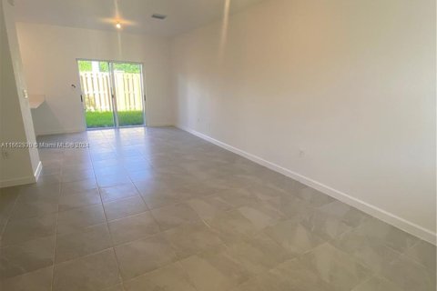 Townhouse in Homestead, Florida 3 bedrooms, 123.65 sq.m. № 1372436 - photo 15