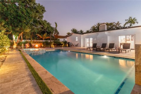 Villa ou maison à vendre à Miami, Floride: 3 chambres, 189.06 m2 № 1375814 - photo 1