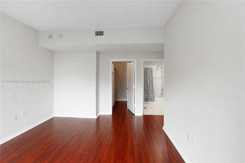 Condo in Coral Gables, Florida, 2 bedrooms  № 1327867 - photo 18