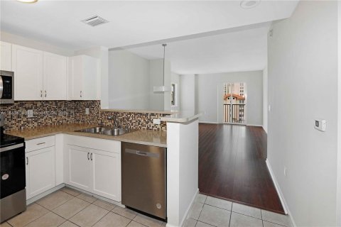 Condo in Coral Gables, Florida, 2 bedrooms  № 1327867 - photo 5