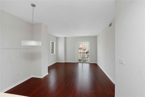 Condo in Coral Gables, Florida, 2 bedrooms  № 1327867 - photo 6