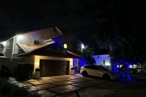 Casa en venta en Hialeah, Florida, 4 dormitorios, 183.95 m2 № 1327868 - foto 4