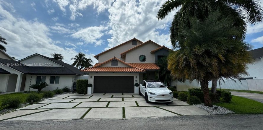 Casa en Hialeah, Florida 4 dormitorios, 183.95 m2 № 1327868