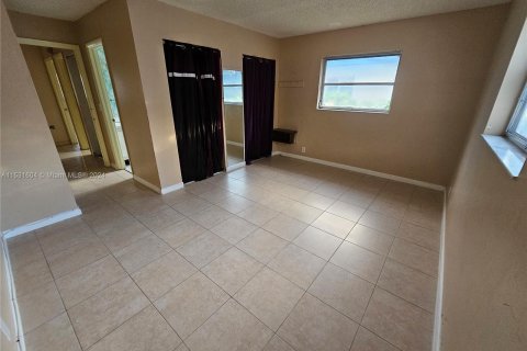 Casa en venta en Margate, Florida, 5 dormitorios, 136.38 m2 № 1004733 - foto 10