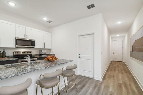 Immobilier commercial à vendre à Tampa, Floride: 278.71 m2 № 1370199 - photo 2