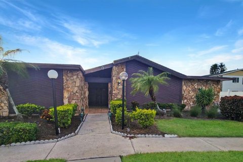 Villa ou maison à louer à Bradenton, Floride: 2 chambres, 118.91 m2 № 1370197 - photo 9