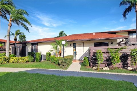 Villa ou maison à louer à Bradenton, Floride: 2 chambres, 118.91 m2 № 1370197 - photo 1