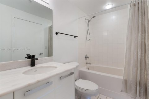 Condominio en venta en Miami, Florida, 2 dormitorios, 134.62 m2 № 1288912 - foto 12