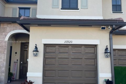 Townhouse in Hialeah, Florida 3 bedrooms, 158.68 sq.m. № 1235115 - photo 30