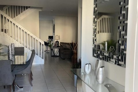 Adosado en venta en Hialeah, Florida, 3 dormitorios, 158.68 m2 № 1235115 - foto 14