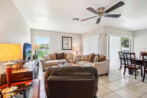 Villa ou maison à vendre à Kissimmee, Floride: 2 chambres, 109.25 m2 № 1265722 - photo 6