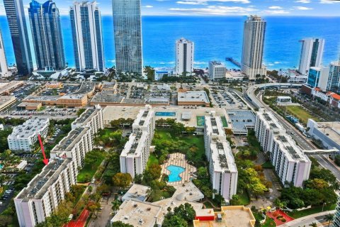 Condo in Sunny Isles Beach, Florida, 2 bedrooms  № 1332888 - photo 26