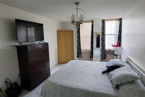 Copropriété à vendre à Hialeah, Floride: 1 chambre, 66.15 m2 № 1332932 - photo 17