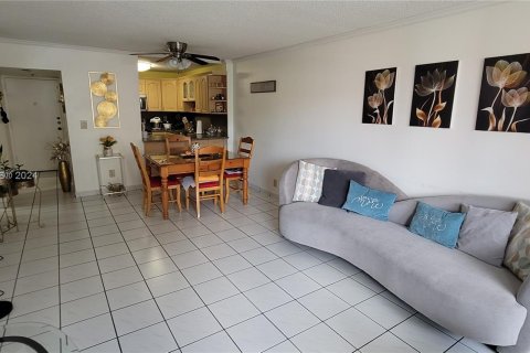 Condo in Hialeah, Florida, 1 bedroom  № 1332932 - photo 19