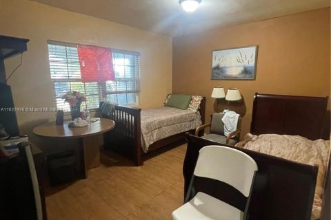 Casa en venta en Miami Gardens, Florida, 6 dormitorios, 210.98 m2 № 1270392 - foto 6