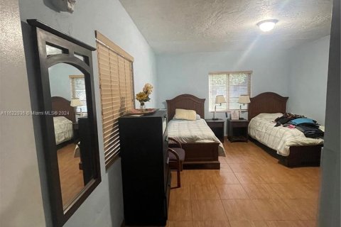 Casa en venta en Miami Gardens, Florida, 6 dormitorios, 210.98 m2 № 1270392 - foto 9