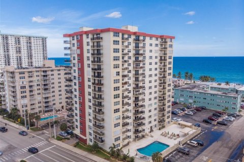 Condominio en venta en Hollywood, Florida, 2 dormitorios, 137.5 m2 № 1270477 - foto 1