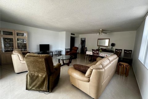 Copropriété à vendre à Hollywood, Floride: 2 chambres, 137.5 m2 № 1270477 - photo 6