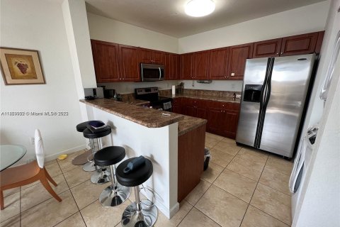 Townhouse in Cutler Bay, Florida 3 bedrooms, 141.49 sq.m. № 781316 - photo 2
