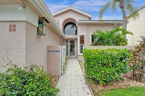 House in Boca Raton, Florida 2 bedrooms, 166.48 sq.m. № 1271785 - photo 1