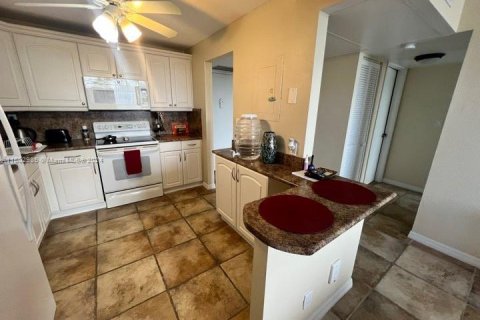 Condo in Hollywood, Florida, 1 bedroom  № 1222118 - photo 7