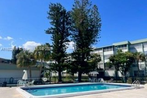 Condominio en venta en Hollywood, Florida, 1 dormitorio, 72.46 m2 № 1222118 - foto 3