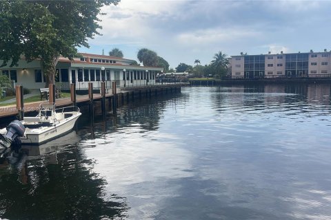 Condo in Hollywood, Florida, 1 bedroom  № 1222118 - photo 5