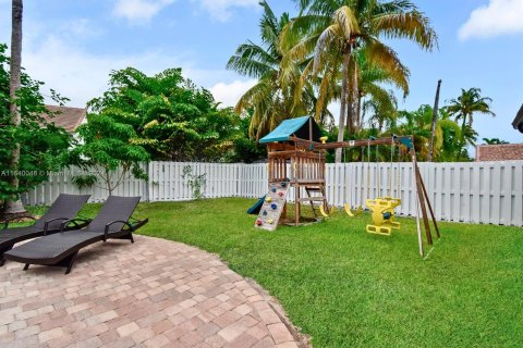 House in Weston, Florida 4 bedrooms, 226.96 sq.m. № 1319069 - photo 6