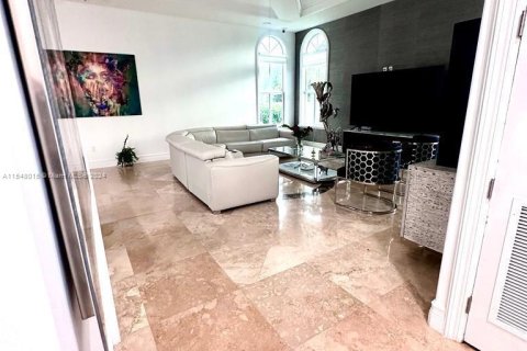 Casa en venta en Miami, Florida, 4 dormitorios, 449 m2 № 1324522 - foto 16