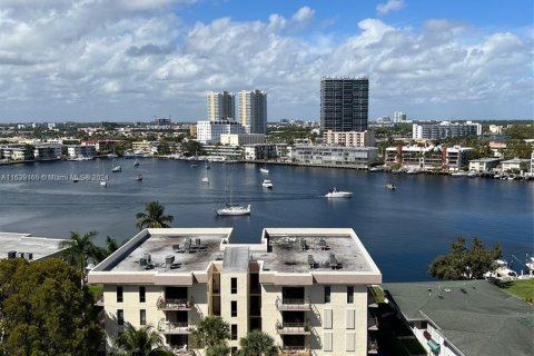 Copropriété à vendre à Hallandale Beach, Floride: 2 chambres, 121.79 m2 № 1311077 - photo 3