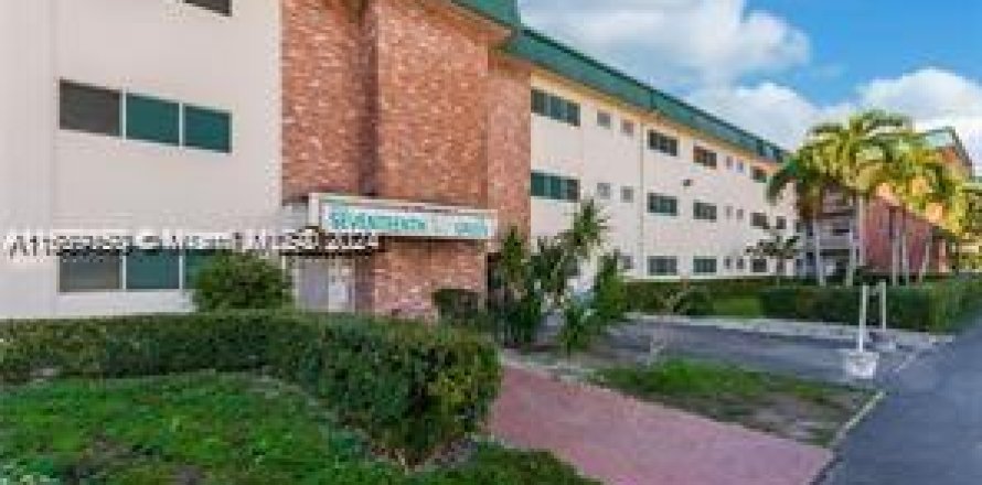 Condominio en Hallandale Beach, Florida, 2 dormitorios  № 1311074