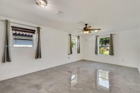 Villa ou maison à vendre à Miami Springs, Floride: 4 chambres, 163.23 m2 № 1098157 - photo 12