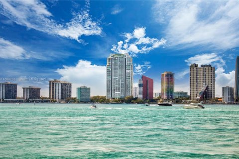 Condominio en venta en Miami, Florida, 3 dormitorios, 294.5 m2 № 1367033 - foto 28