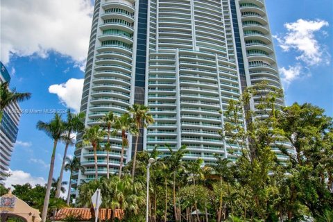 Condo in Miami, Florida, 3 bedrooms  № 1367033 - photo 1