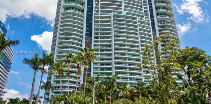 Condominio en Miami, Florida, 3 dormitorios  № 1367033