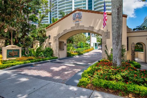 Condo in Miami, Florida, 3 bedrooms  № 1367033 - photo 2