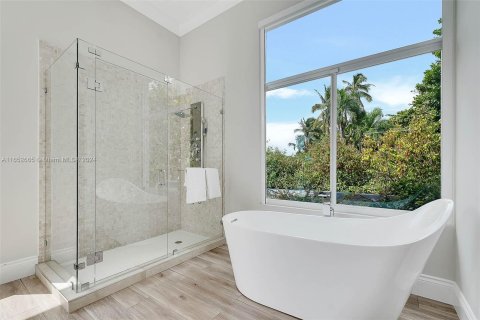 Casa en venta en Miami, Florida, 5 dormitorios, 332.03 m2 № 1367006 - foto 26