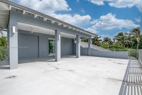 Casa en venta en Miami, Florida, 5 dormitorios, 332.03 m2 № 1367006 - foto 11