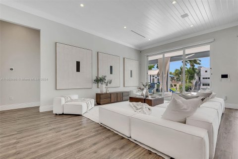 Casa en venta en Miami, Florida, 5 dormitorios, 332.03 m2 № 1367006 - foto 14