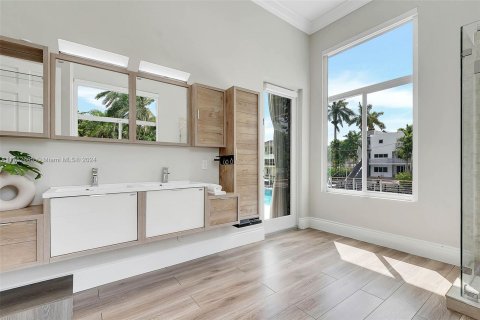 Casa en venta en Miami, Florida, 5 dormitorios, 332.03 m2 № 1367006 - foto 25